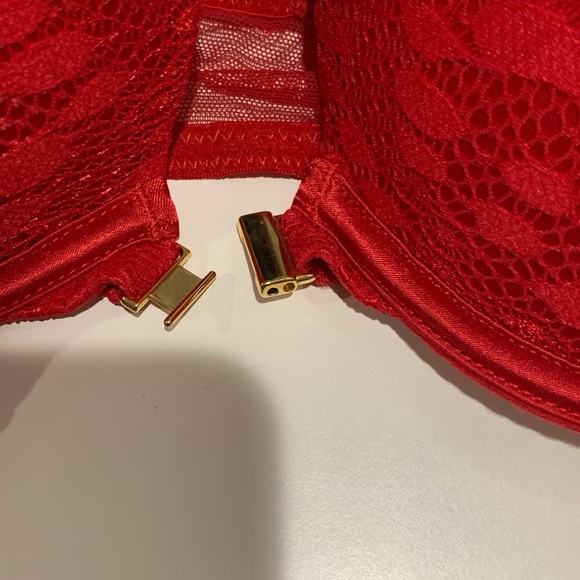 Victoria secret bombshell - Picture 2 of 5